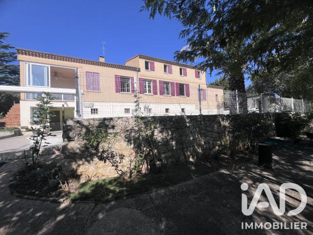 Maison 13 pièces 266 m²