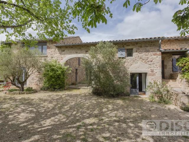 Maison 13 pièces 272 m²