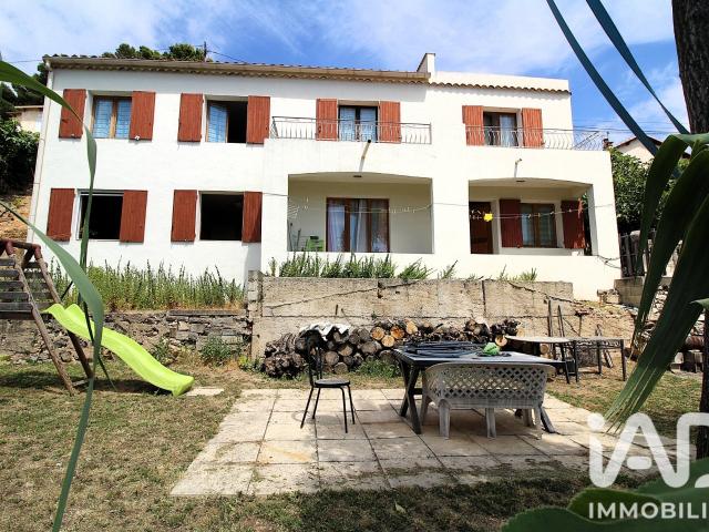 Maison 13 pièces 217 m²
