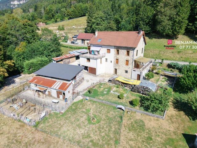 Maison 13 pièces 236 m²