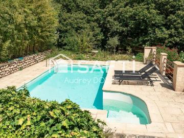 Maison 13 pièces 232 m²