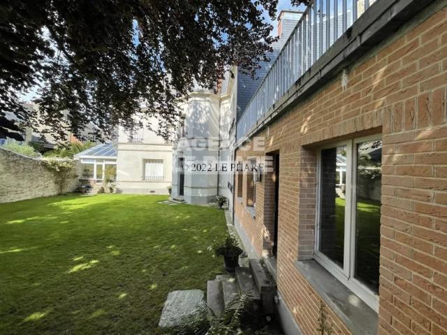 Maison 13 pièces 360 m²