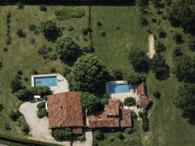 Maison 13 pièces 368 m²