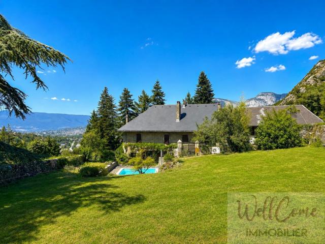 Maison 13 pièces 371 m²