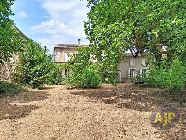Maison 13 pièces 381 m²