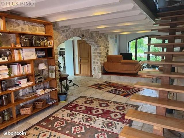 Maison 13 pièces 387 m²