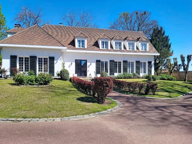 Maison 11 pièces 387 m²