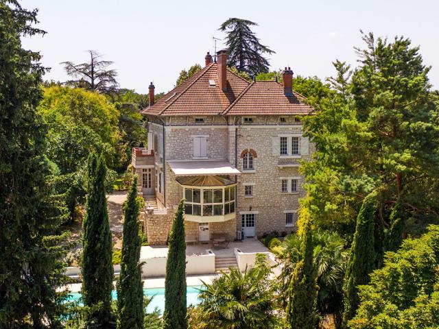 Maison 13 pièces 395 m²