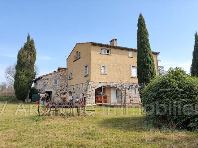 Maison 13 pièces 398 m²
