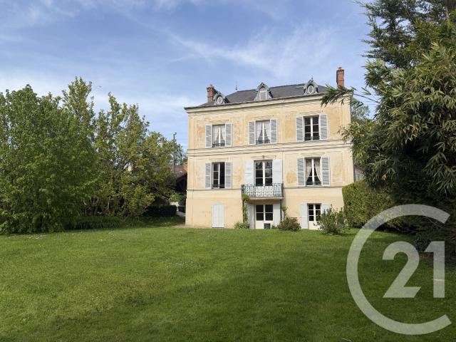 Maison 13 pièces 300 m²