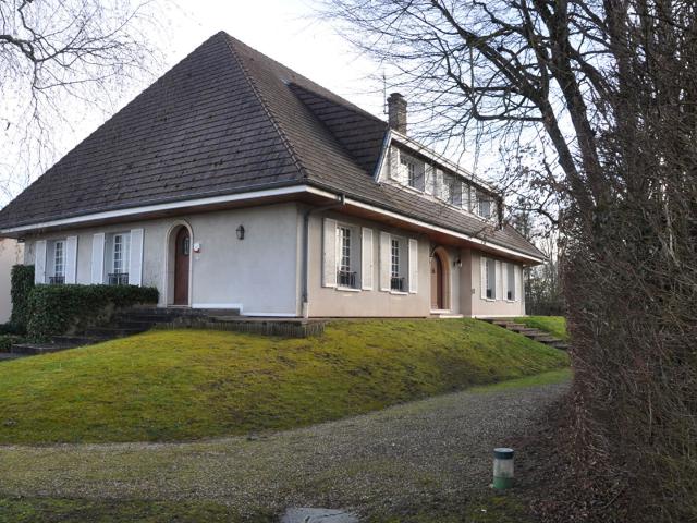 Maison 13 pièces 300 m²