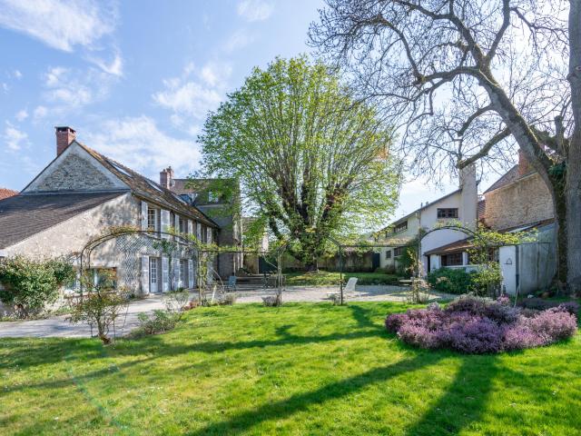 Maison 13 pièces 300 m²