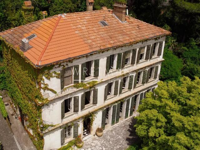 Maison 13 pièces 300 m²