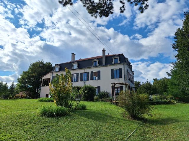 Maison 13 pièces 300 m²