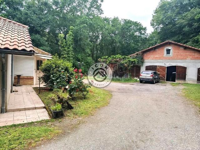Maison 13 pièces 300 m²