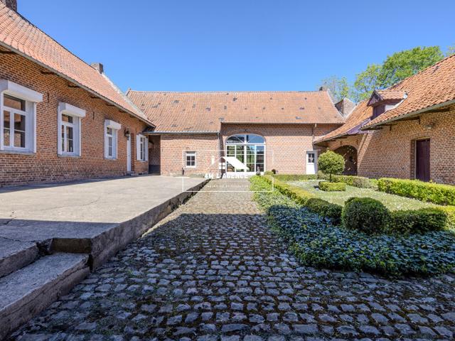 Maison 13 pièces 302 m²