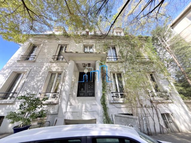 Maison 13 pièces 305 m²