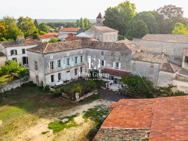Maison 13 pièces 313 m²