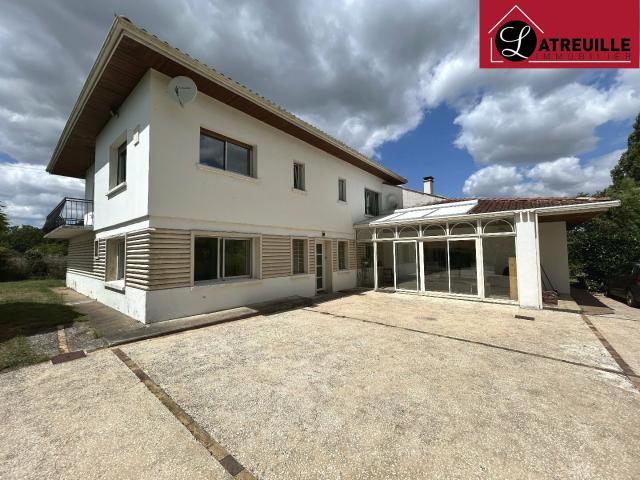 Maison 13 pièces 312 m²