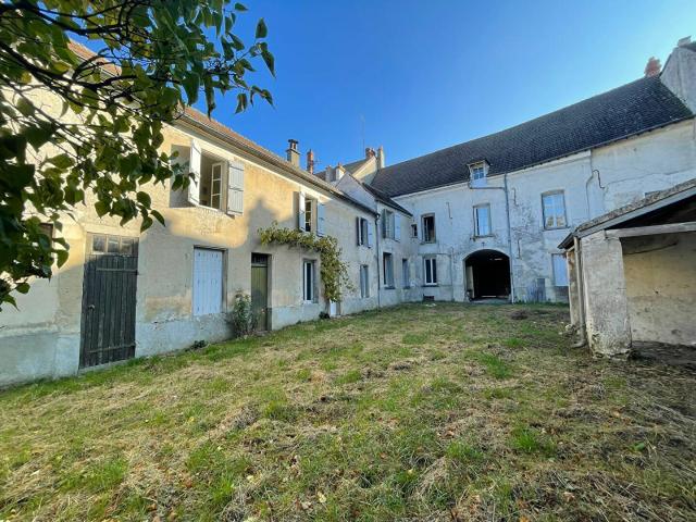 Maison 13 pièces 317 m²