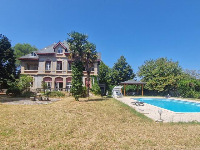 Maison 13 pièces 320 m²