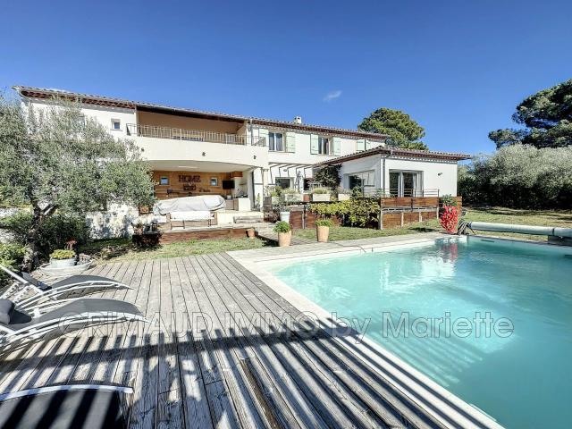 Maison 13 pièces 320 m²