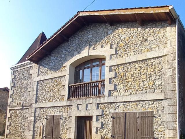 Maison 13 pièces 320 m²