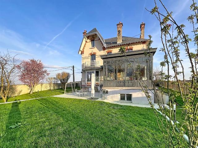 Maison 13 pièces 322 m²