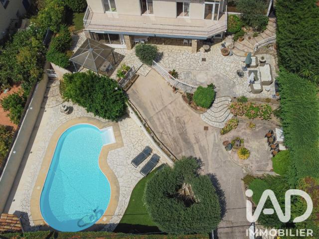 Maison 13 pièces 327 m²
