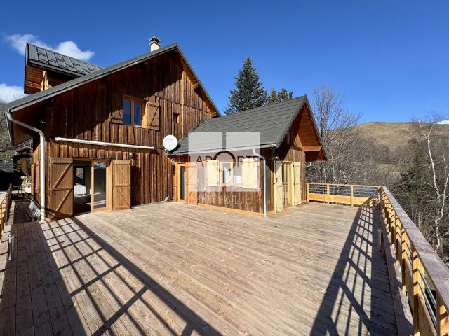 Maison 13 pièces 329 m²