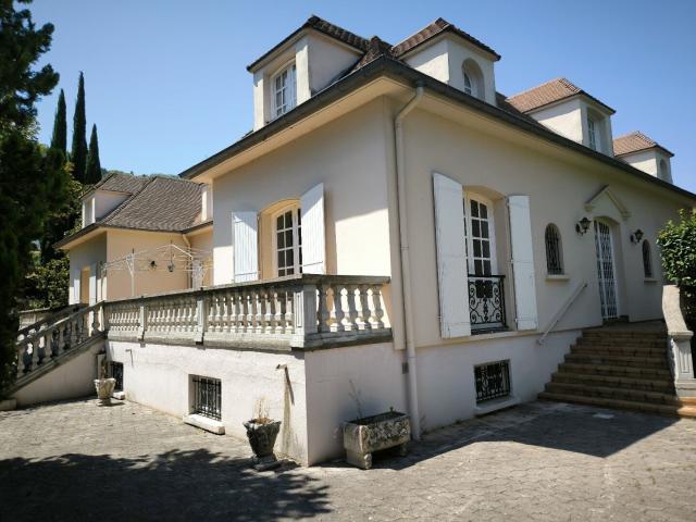 Maison 13 pièces 330 m²