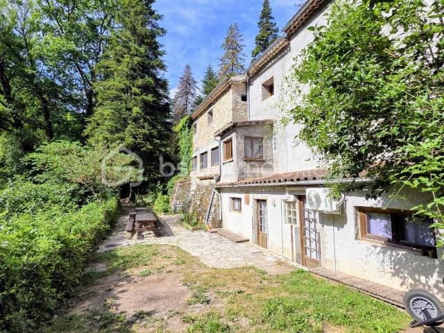 Maison 13 pièces 331 m²