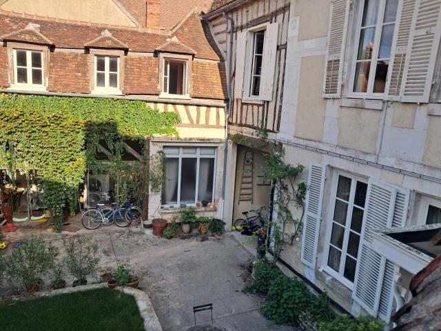 Maison 13 pièces 332 m²
