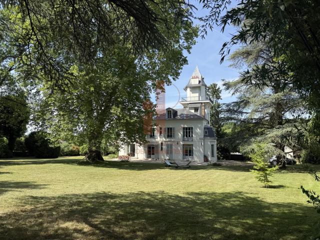 Maison 13 pièces 464 m²