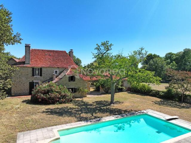 Maison 10 pièces 344 m²