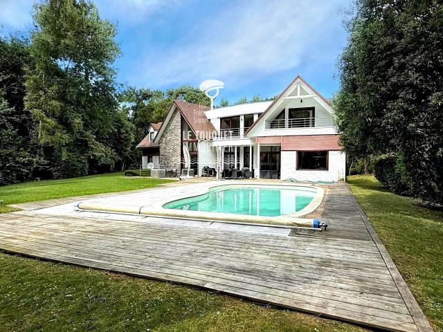 Maison 13 pièces 473 m²