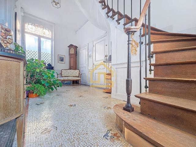Maison 13 pièces 480 m²
