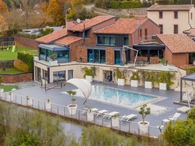 Maison 13 pièces 400 m²