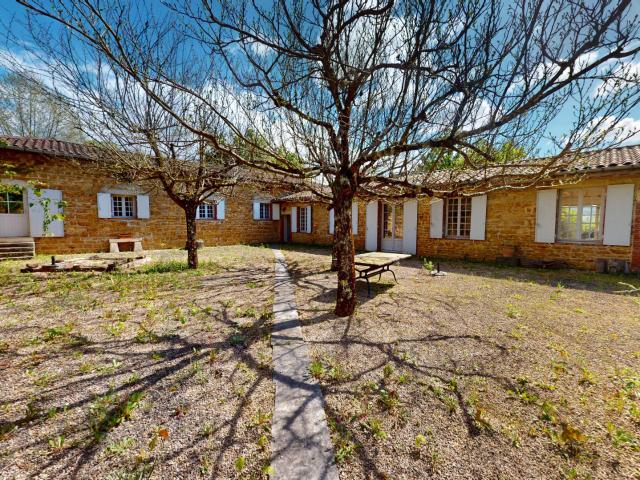 Maison 13 pièces 410 m²