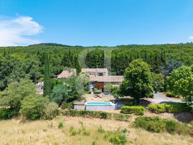 Maison 13 pièces 400 m²