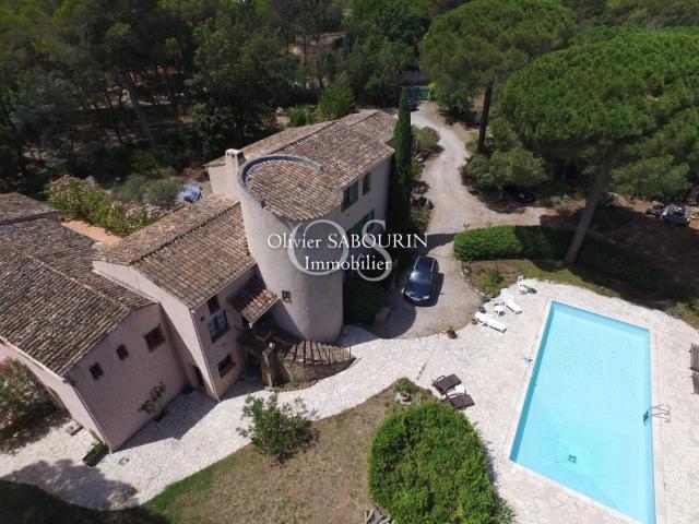 Maison 13 pièces 422 m²
