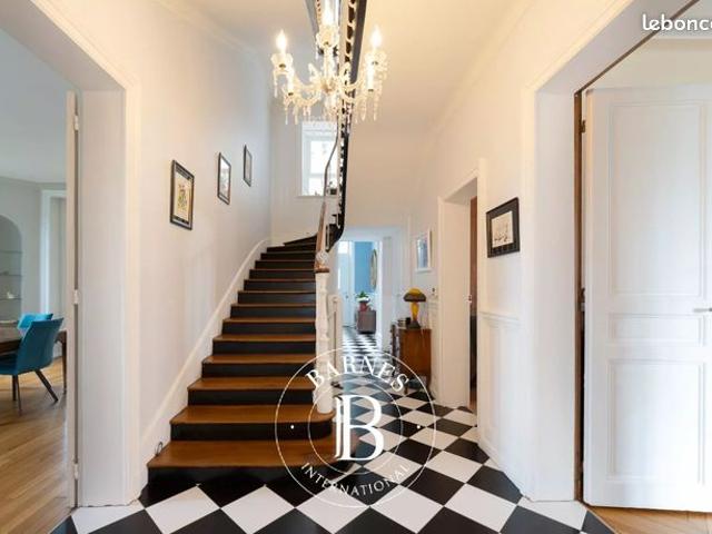 Maison 13 pièces 435 m²