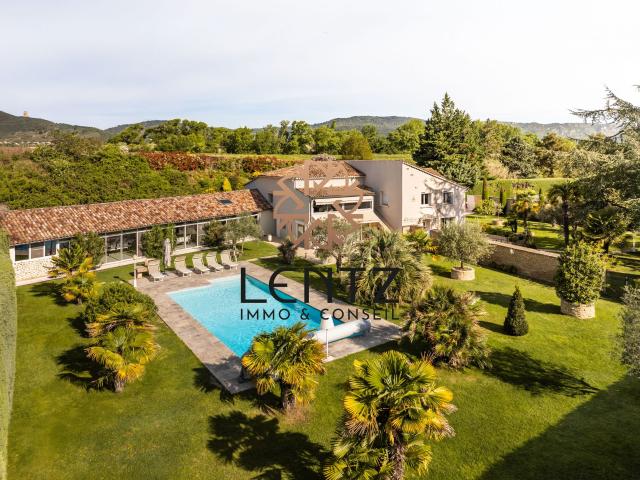 Maison 13 pièces 543 m²