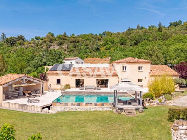 Maison 13 pièces 530 m²