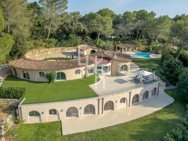 Maison 13 pièces 646 m²
