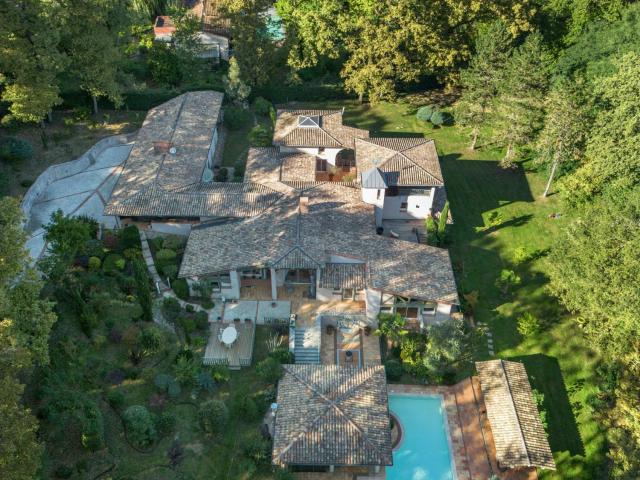 Maison 13 pièces 661 m²