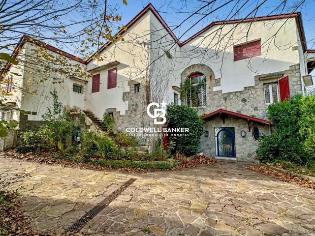 Maison 13 pièces 678 m²