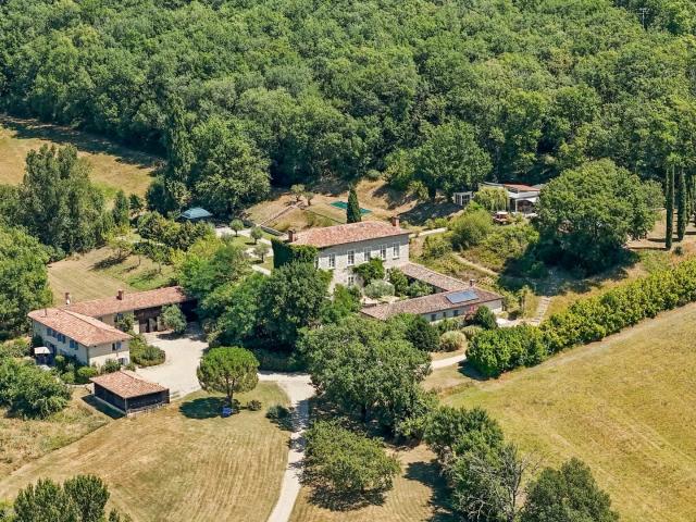 Maison 13 pièces 749 m²
