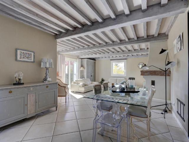 Charmante maison avec piscine à Saint Laurent de Mure