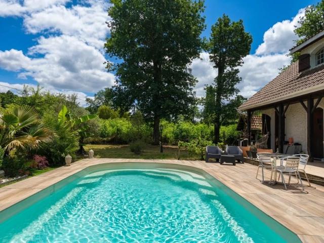 Maison 146 m² avec piscine et garage à Arsac